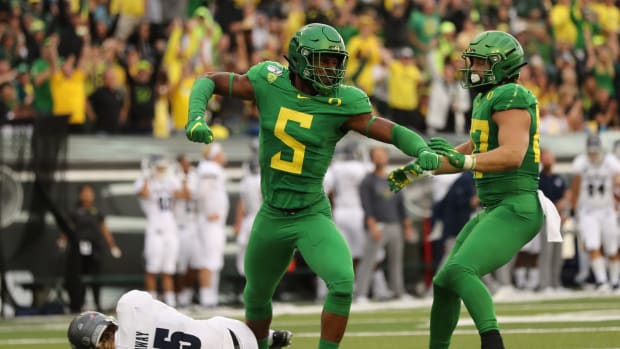 Oregon EDGE Kayvon Thibodeaux celebrates sack